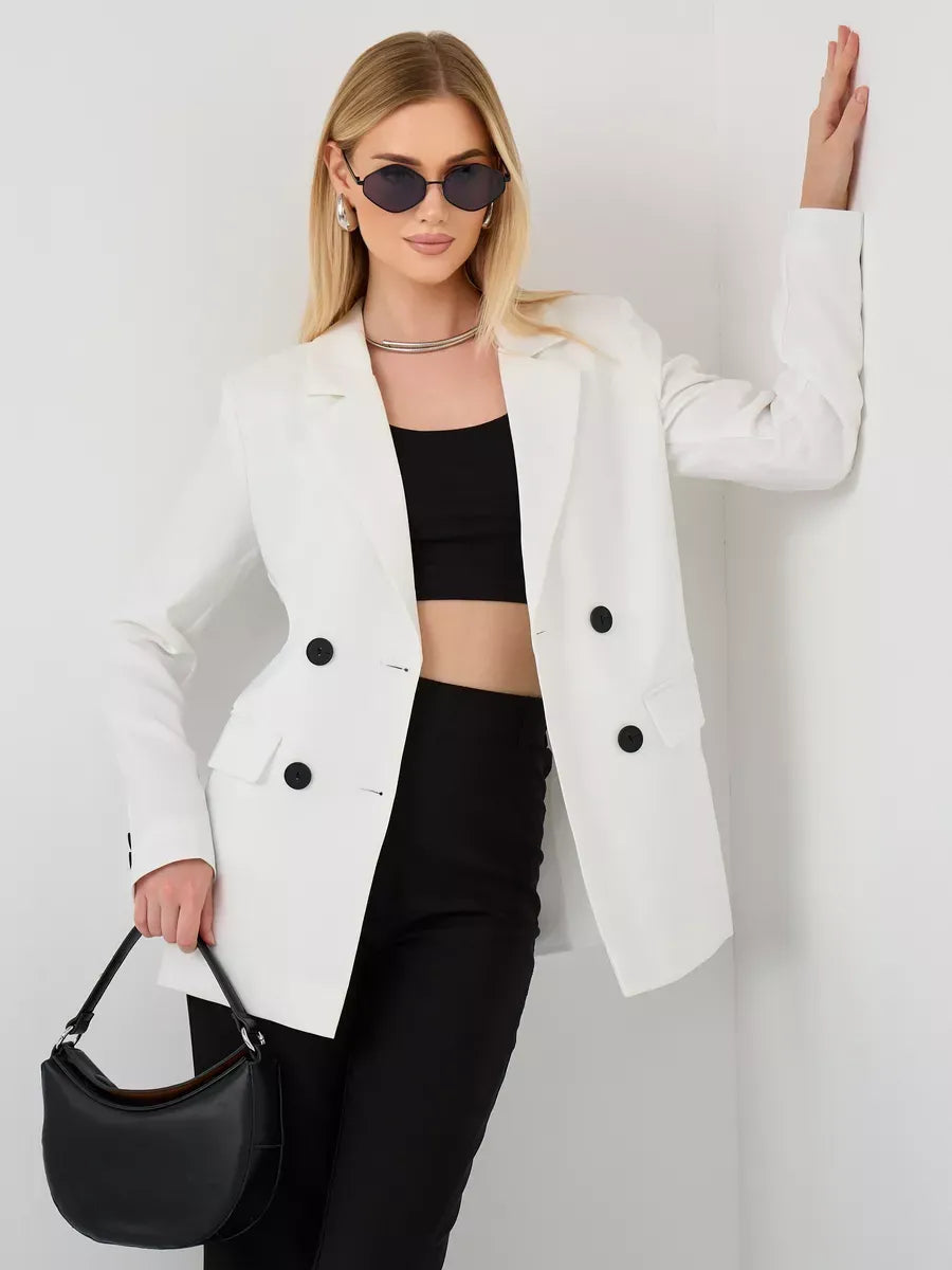 Woman wearing an Alabaster Blazer by Lauven, featuring an oversized double-breasted design and chic accessories.