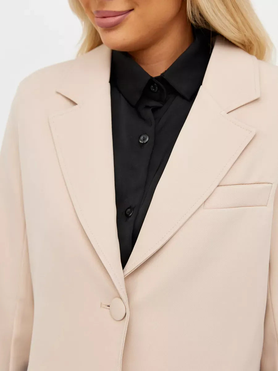 Lauven Sandstone Blazer in soft beige, cropped tailored fit with a black shirt for stylish layering.