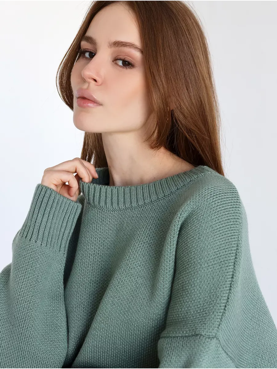 Lyra Pullover by Lauven in soft pistachio green, showcasing an oversized cropped fit for style and comfort.