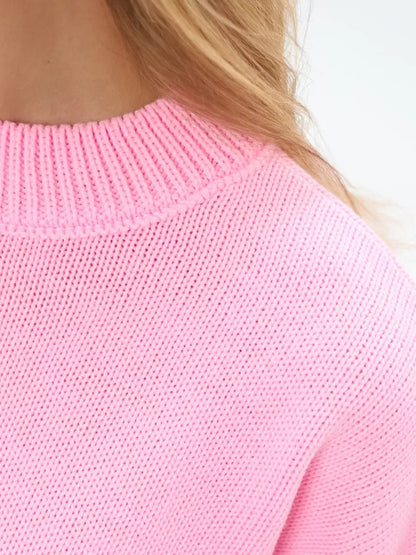 Close-up of the collar of the Lauven Candy Sweater in soft pink, showcasing its knitted texture and cozy design.