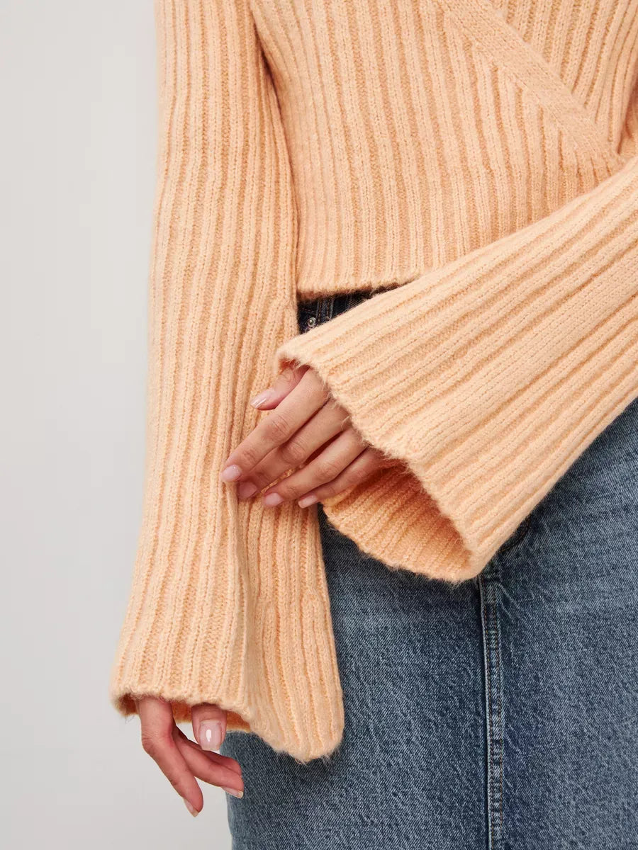 Aurelia Sweater by Lauven, cropped powder knit with V-neck and wide sleeves, highlighting ribbed texture.