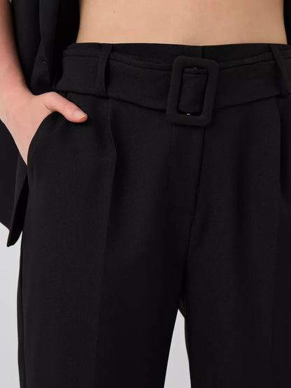 Noir Suit Set - Detail of high-waist black pants with belt by Lauven, showcasing modern fashion sophistication.