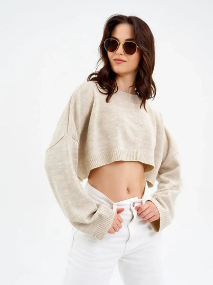 Cropped oversized Sand Sweater in light beige from Lauven, perfect for layering and modern elegance.