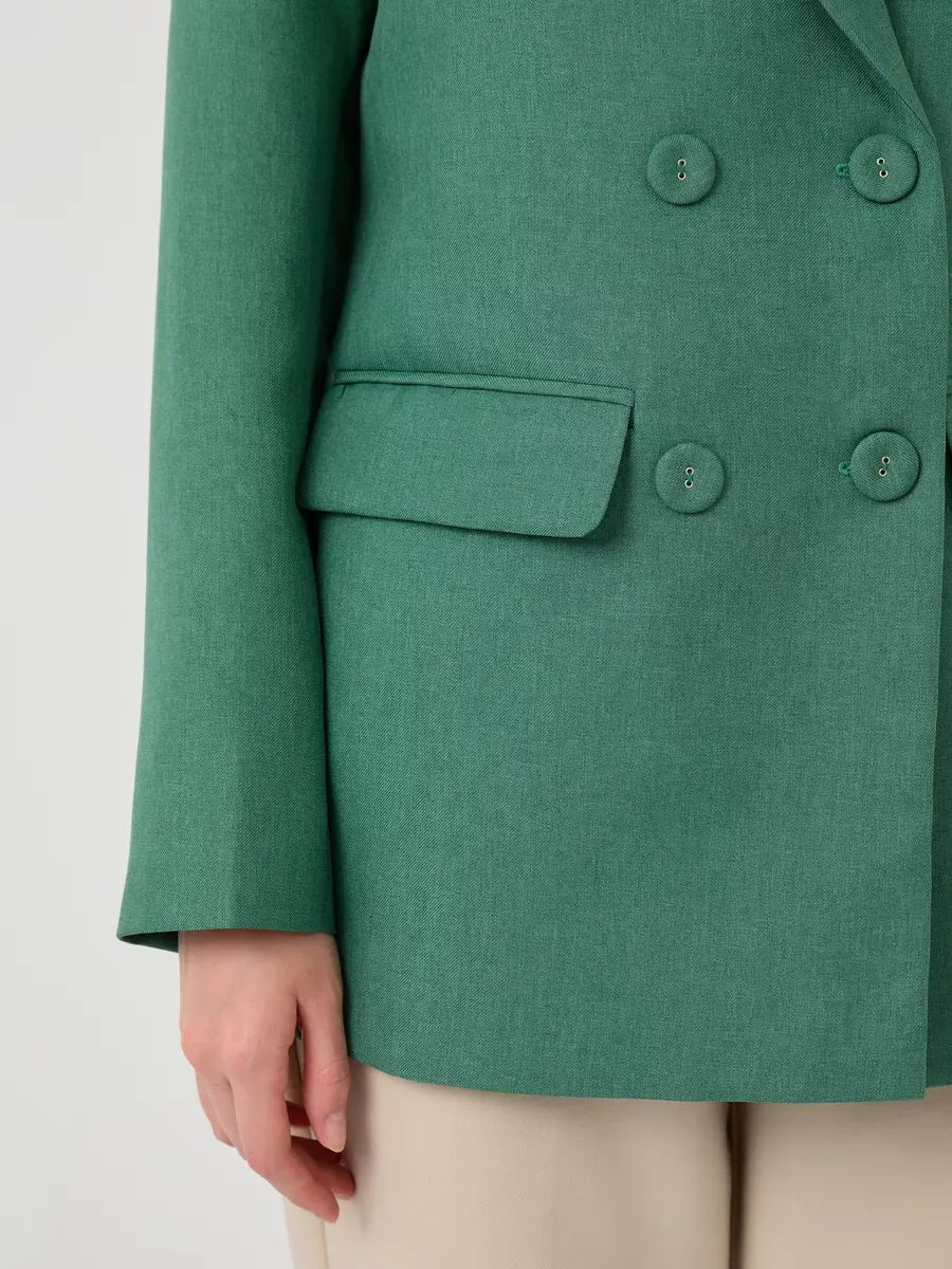 Verde Blazer by Lauven, showcasing the oversized double-breasted green tailored jacket with stylish pocket details.