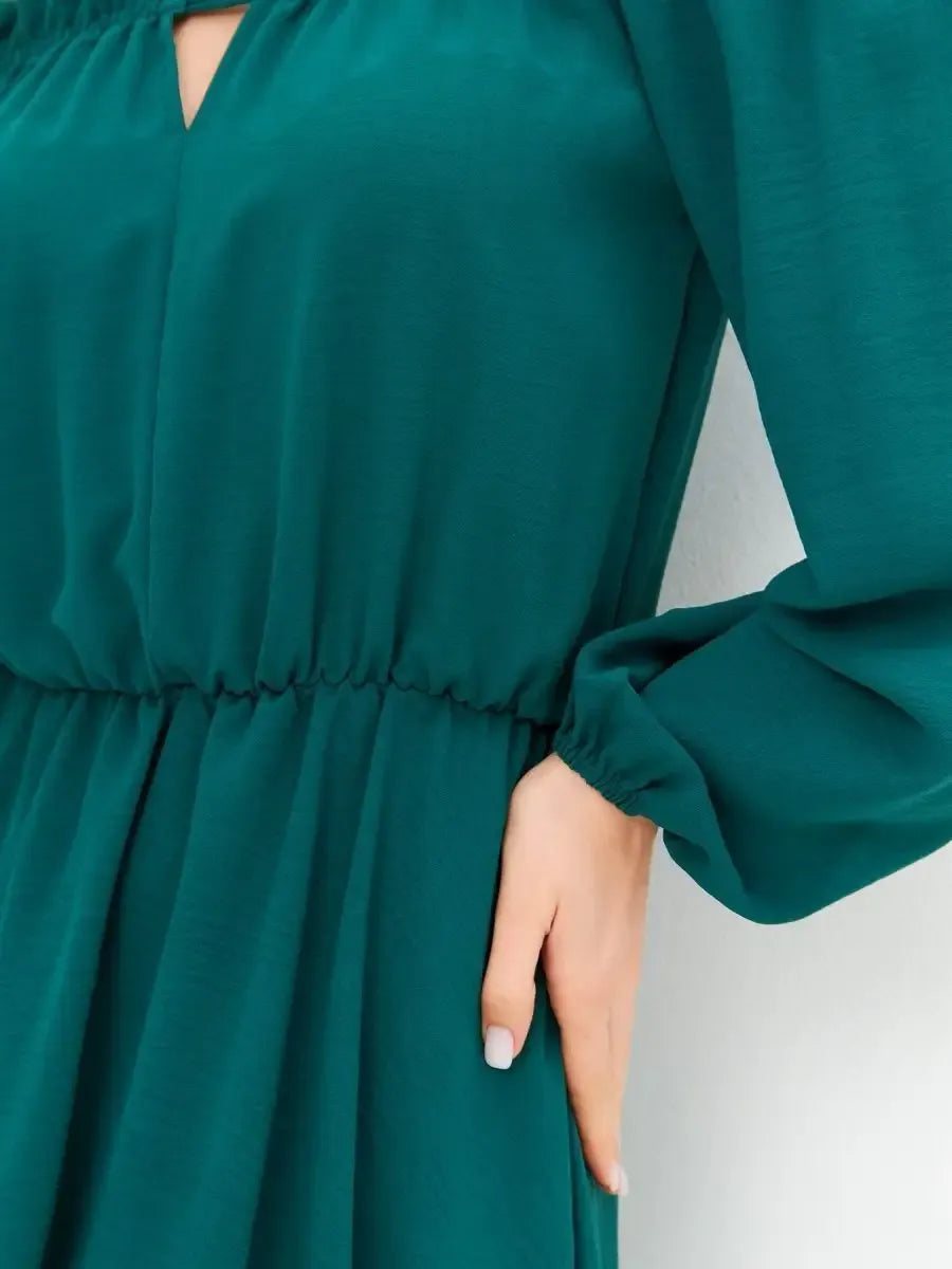 Close-up of the waist and sleeve detail of the Malachite Mini Dress by Lauven, featuring elegant off-shoulder style.