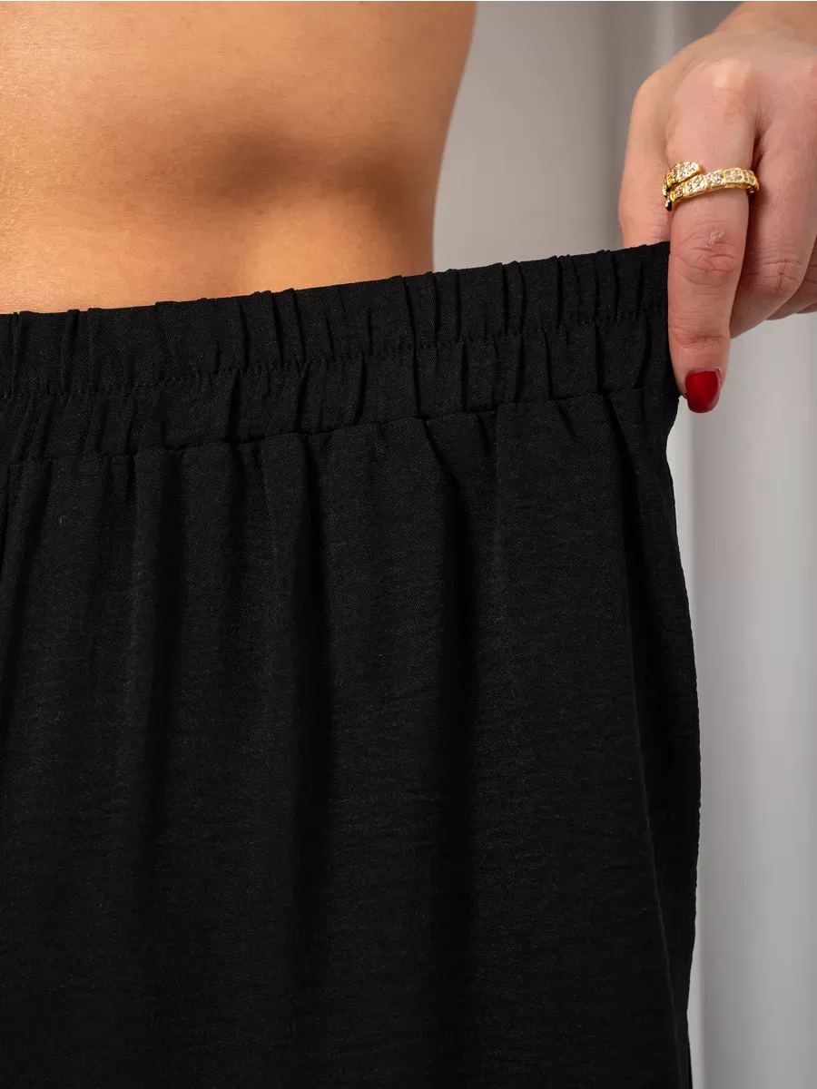 Close-up of the waistband of the Noir Suit Set, showcasing the soft fabric and elastic detail by Lauven.