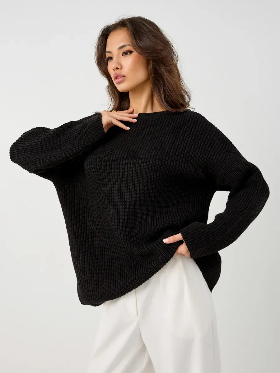 Nola Sweater by Lauven – Oversized black knit pullover with crew neck, perfect for comfort and style.