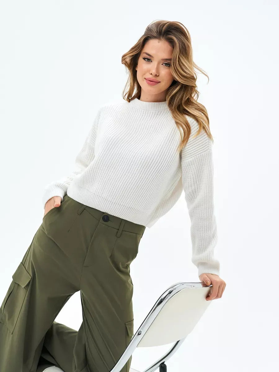 Nova Sweater by Lauven – White oversized knit with a cropped fit, perfect for modern layering and stylish comfort.